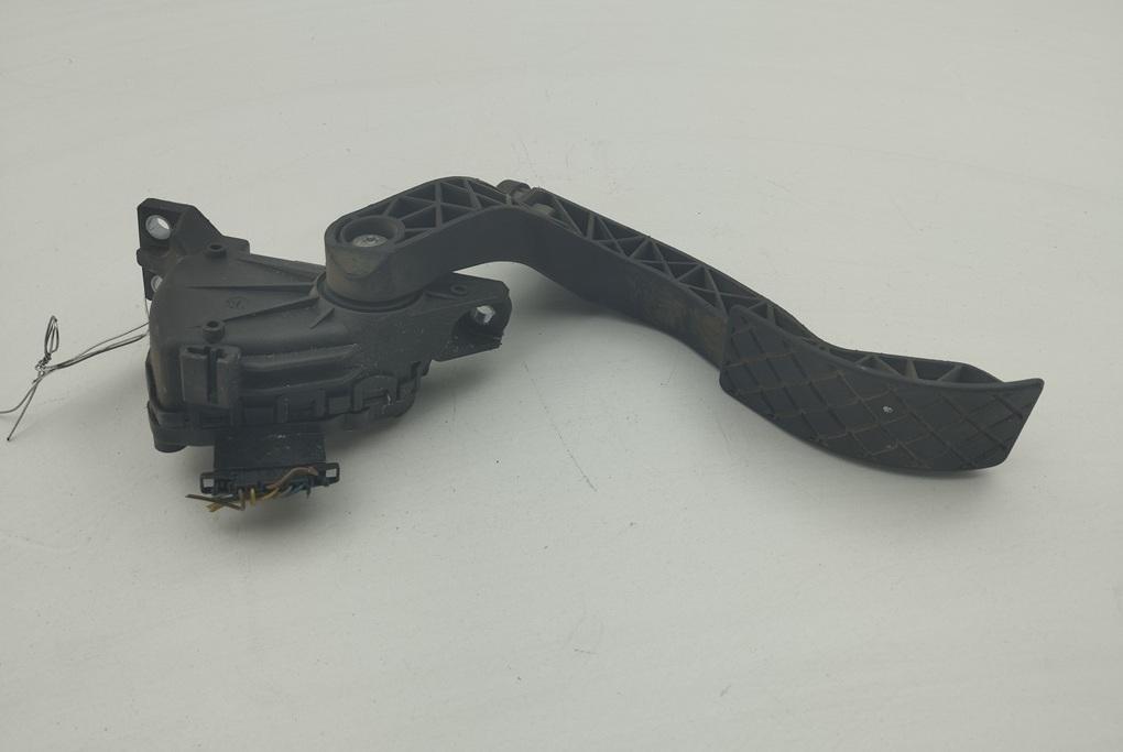 педаль Audi A6 C5 2003, 3.0 л., бензин, АКПП, чёрный, универсал, 8D1723523L