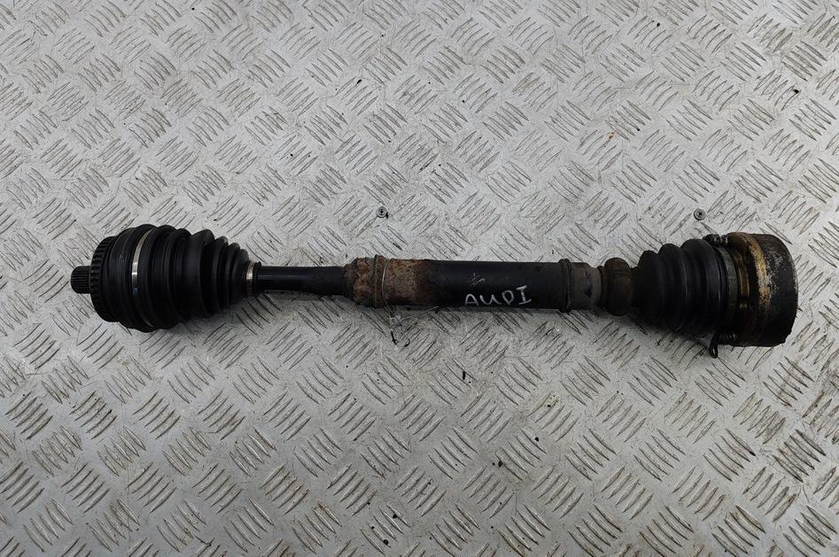 полуось передняя правая (приводной вал, ШРУС) Audi A4 B5 1997, 1.6 л., бензин, МКПП, зелёный, седан, 8D0407272AP