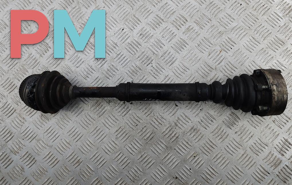 полуось передняя правая (приводной вал, ШРУС) Audi A4 B5 1997, 1.8 л., бензин, МКПП, синий, универсал - фото №1