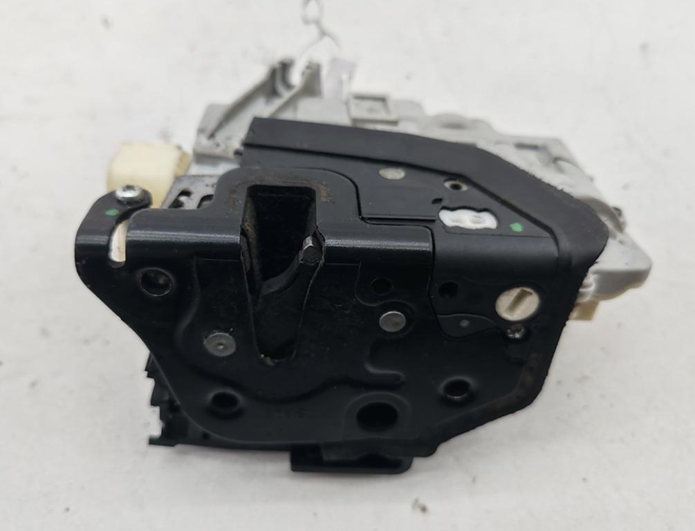 замок двери передней левой Volkswagen Passat B6 2009, 2.0 л., дизель, АКПП, серый, универсал, 3C1837016A