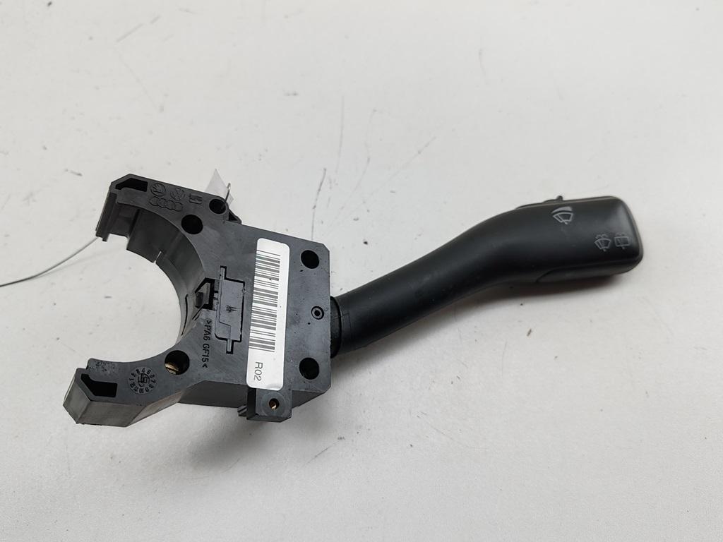 переключатель поворотов Volkswagen Passat B5+ (GP) 2001, 2.0 л., бензин, МКПП, чёрный, универсал, 4B0953503F