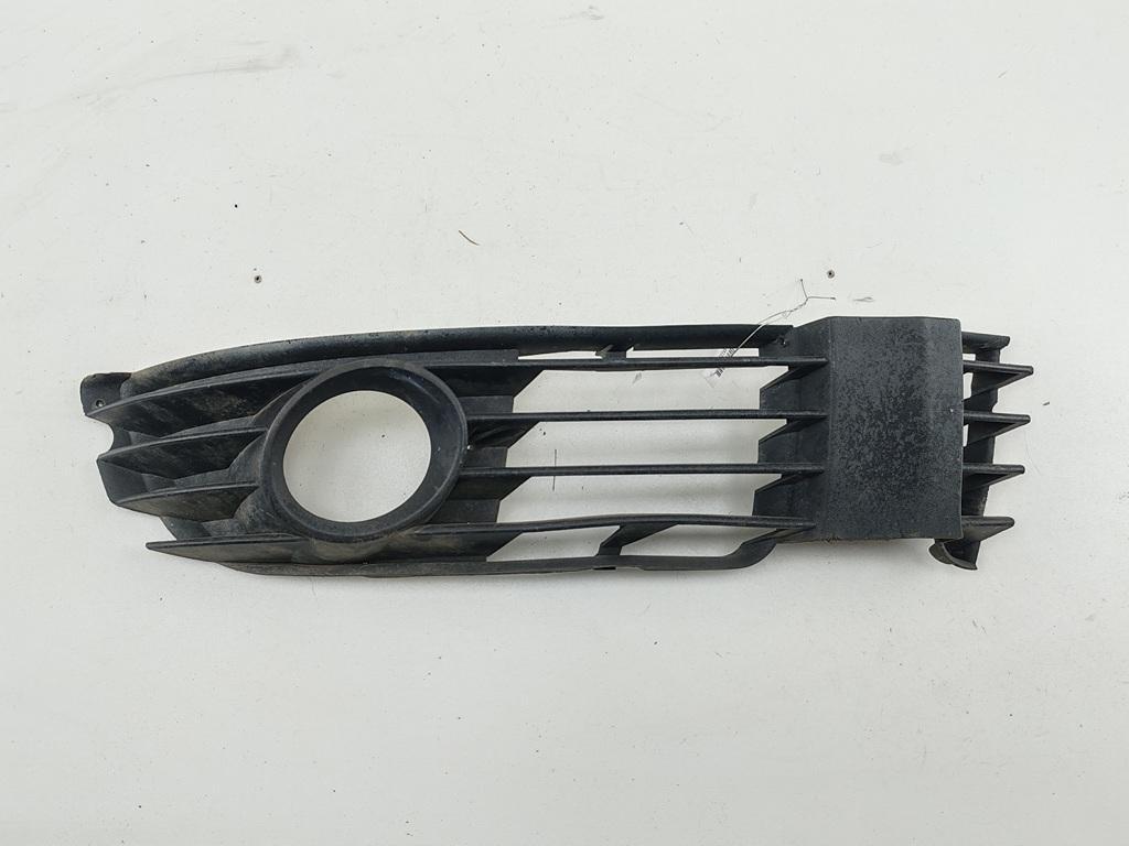 рамка фары противотуманной правой Volkswagen Passat B5+ (GP) 2001, 1.9 л., дизель, МКПП, серый, седан, 3B0853666L