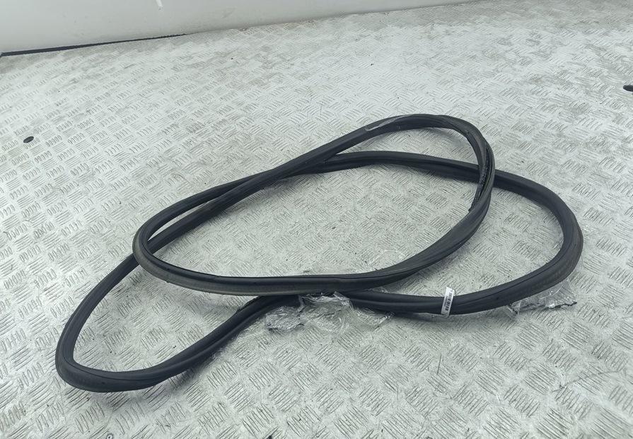 Уплотнитель крышки (двери) багажника Volkswagen Passat B6 2008, 1.8 л., бензин, МКПП, синий, универсал