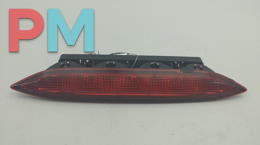 стоп-сигнал Mitsubishi Colt 6 поколение (Z20/Z30) 2006, 1.3 л., бензин, АКПП, серый, хетчбэк 5 дв., MR957379 - фото №1