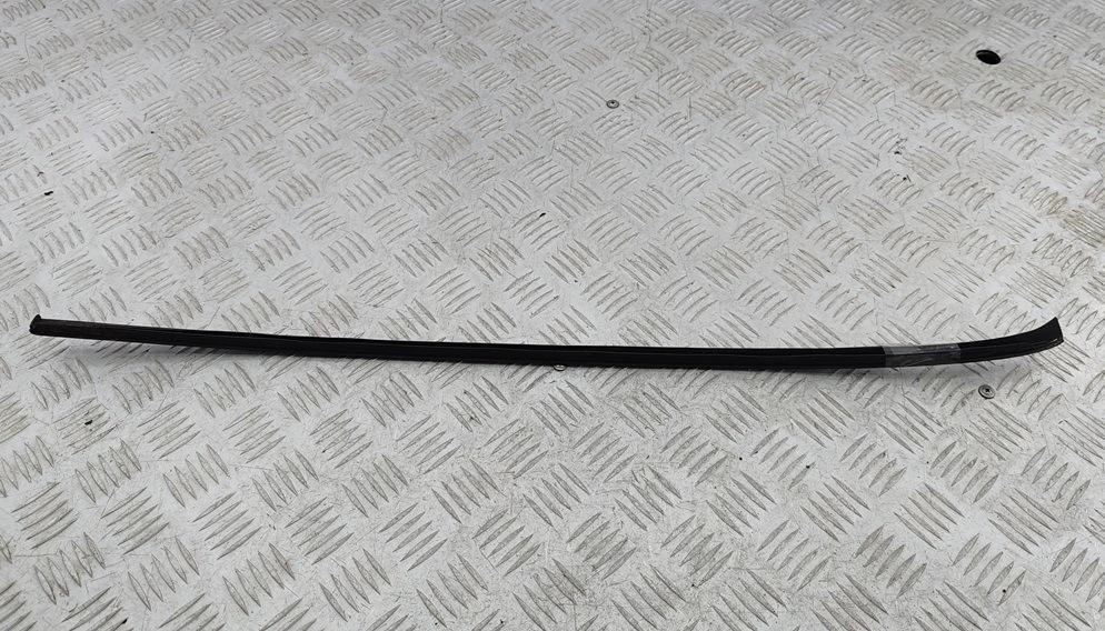 молдинг лобового стекла Volkswagen Passat B6 2007, 1.8 л., бензин, МКПП, серый, универсал, 3C0854327B