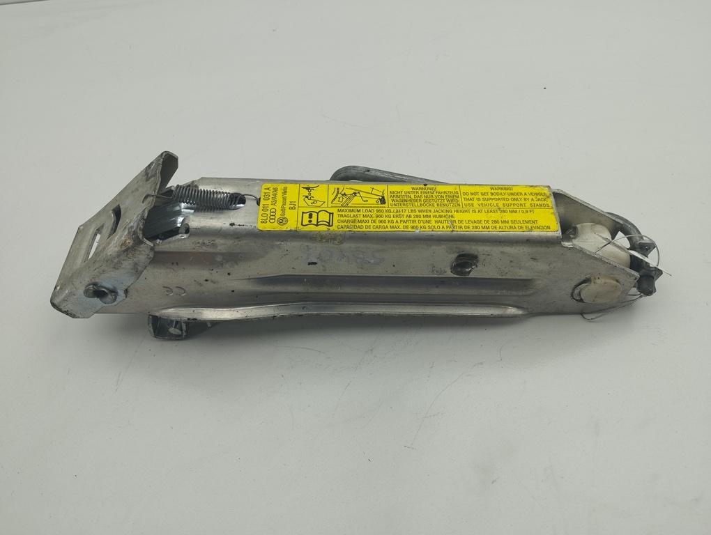 домкрат Audi A6 C5 2003, 3.0 л., бензин, АКПП, чёрный, универсал, 8L0011031A