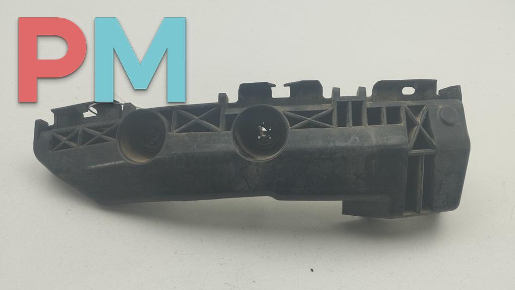 кронштейн заднего бампера Toyota RAV4 XA30 2006, 2.2 л., дизель, МКПП, чёрный, внедорожник 5 дв., 52563-42011 - фото №1