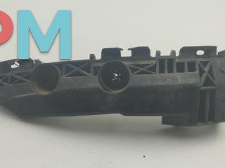 кронштейн заднего бампера Toyota RAV4 XA30 2006, 2.2 л., дизель, МКПП, чёрный, внедорожник 5 дв., 52563-42011