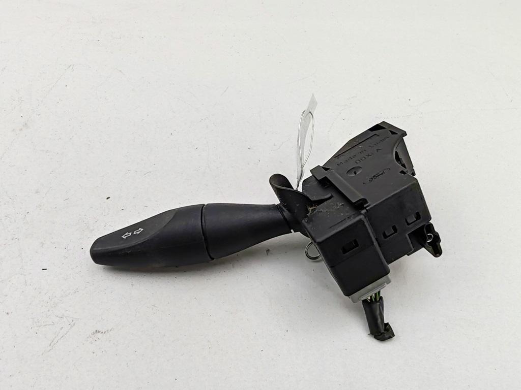 переключатель поворотов Ford Focus I 2002, 1.8 л., бензин, МКПП, чёрный, универсал, 98AG13335AG