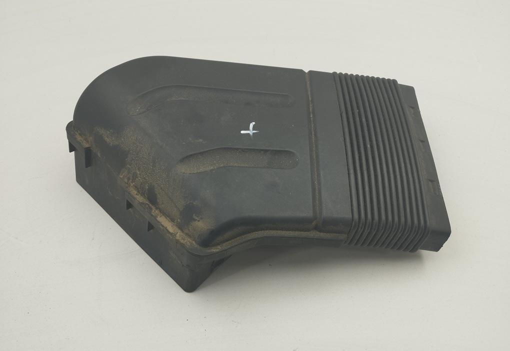 воздуховод Audi A4 B6 2003, 2.5 л., дизель, МКПП, красный, универсал, 8E0129617D
