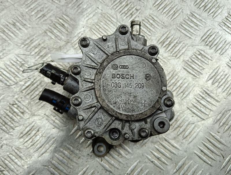 насос вакуумный Audi A4 B7 2005, 2.0 л., дизель, МКПП, чёрный, универсал, 03G145209
