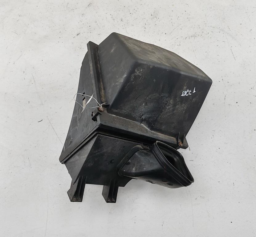 корпус воздушного фильтра Audi A8 D2 2002, 4.2 л., бензин, АКПП, серый, седан, 077133837AD