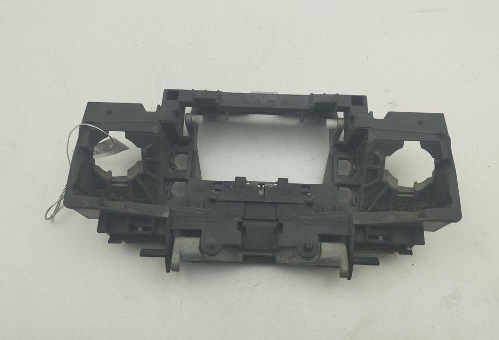 Корпус (держатель) ручки двери передней правой Audi A8 D3/4E 2003, 4.2 л., бензин, АКПП, синий, седан, 4E0839886 - фото №1