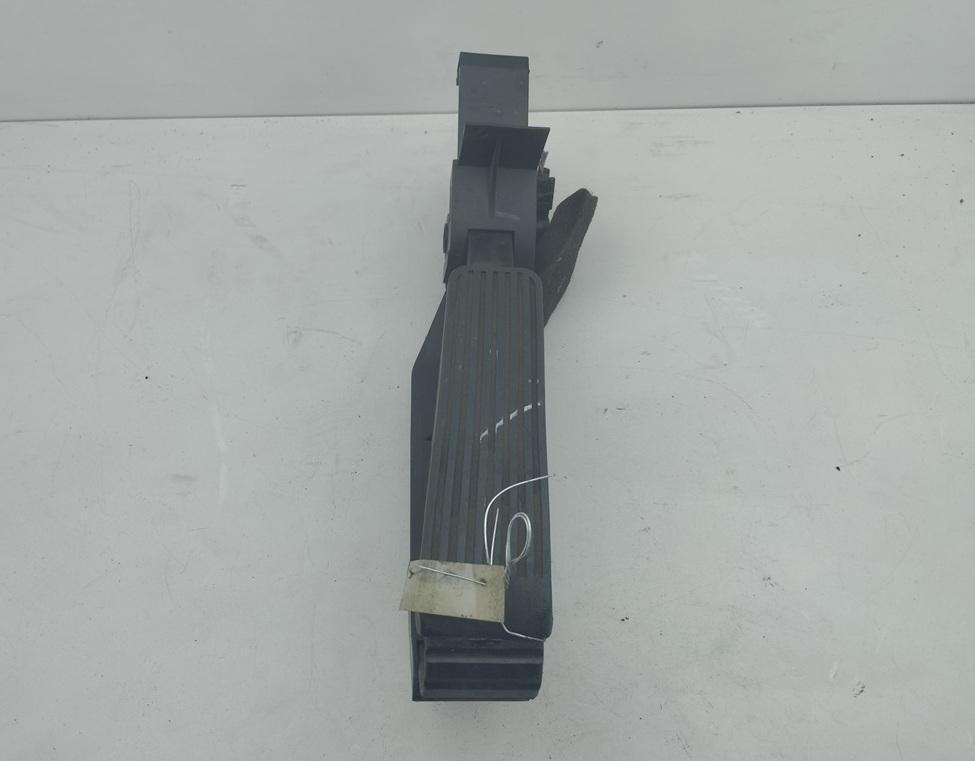 педаль Mercedes-Benz C W203 2003, 2.2 л., дизель, МКПП, серый, седан, 21130100001