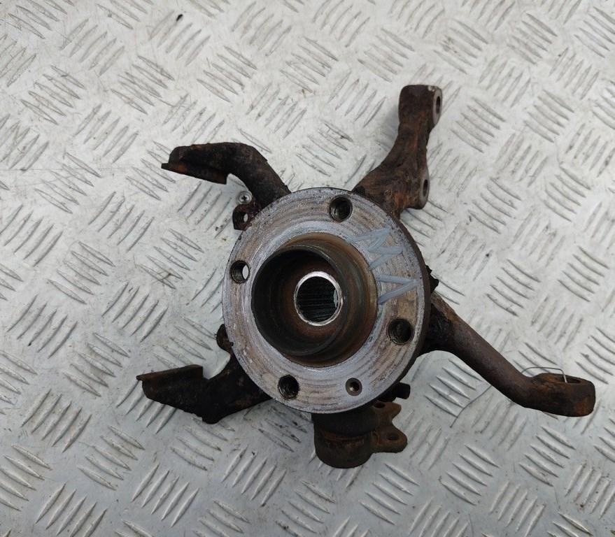 ступица передняя левая Volkswagen Golf 3 поколение 1994, 1.6 л., бензин, МКПП, красный, хетчбэк 5 дв. - фото №1
