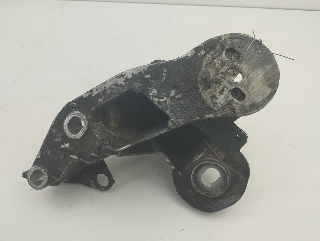 кронштейн (крепление) Audi A6 4F/C6 2004, 2.4 л., бензин, МКПП, чёрный, седан, 4F0199351H - фото №1