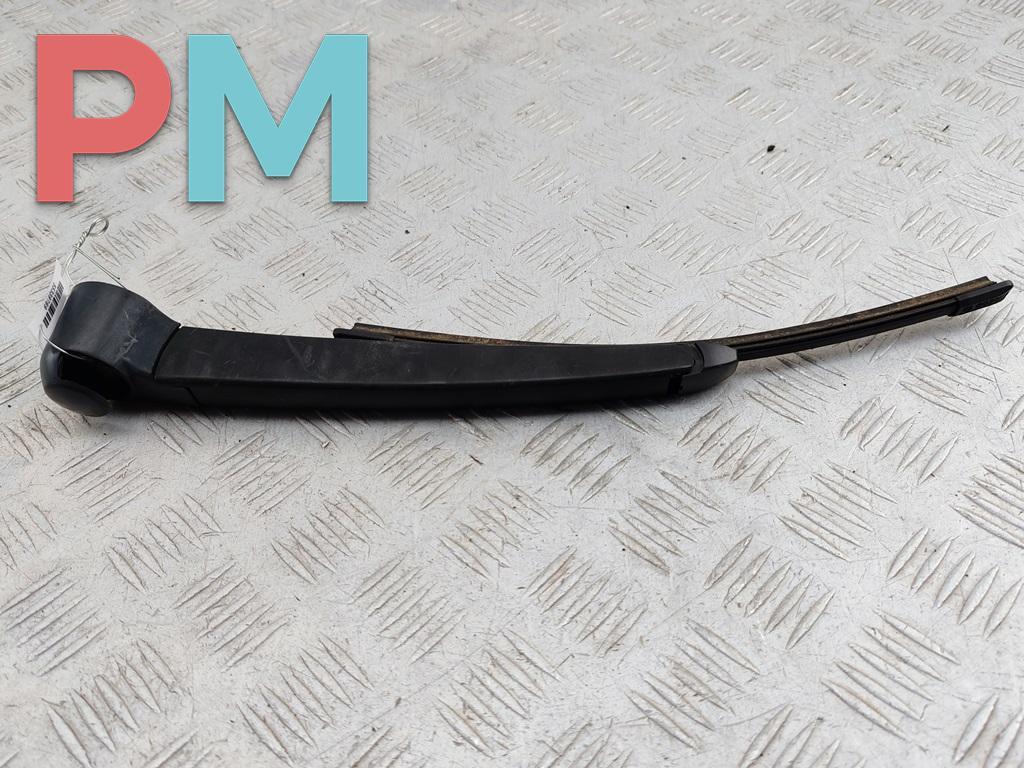 Щеткодержатель (поводок стеклоочистителя) задний Volkswagen Passat B6 2009, 1.4 л., бензин, МКПП, чёрный, универсал - фото №1
