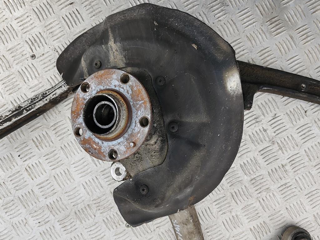 Кулак (корпус ступицы) передний левый Audi A6 4F/C6 2006, 3.2 л., бензин, АКПП, серый, седан, 4F0257 - фото №1