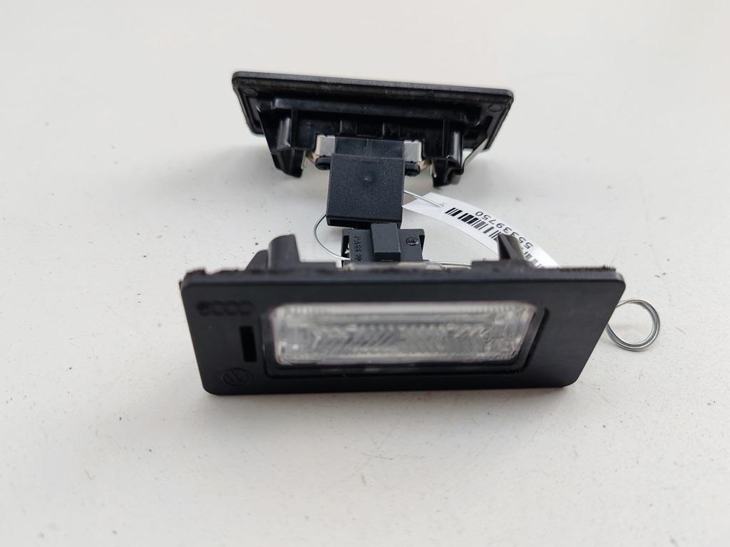подсветка номера Volkswagen Passat B6 2009, 2.0 л., дизель, АКПП, серый, универсал, 8T0943021