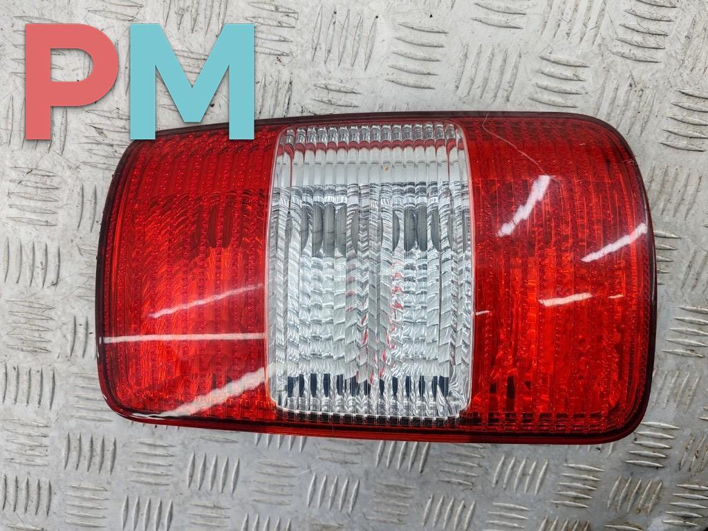 фонарь задний правый Volkswagen Caddy 3 поколение 2006, 2.0 л., бензин, МКПП, красный, фургон - фото №1