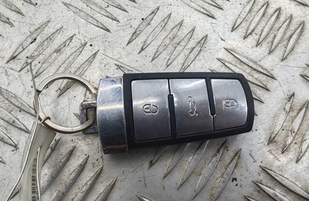 ключ Volkswagen Passat B6 2005, 2.0 л., бензин, АКПП, чёрный, универсал