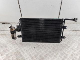 радиатор кондиционера Volkswagen Golf 4 поколение 2003, 1.6 л., бензин, АКПП, серый, хетчбэк 5 дв.