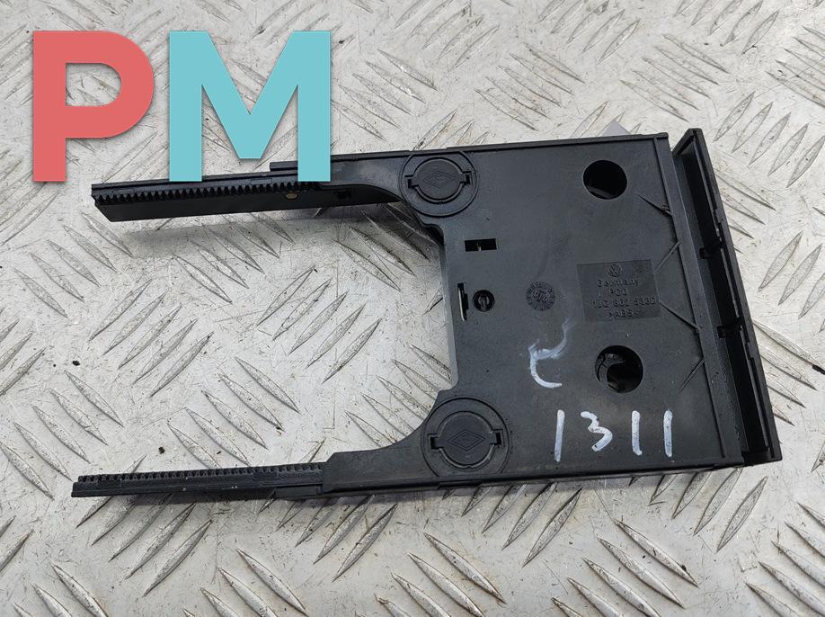подстаканник Volkswagen Bora 2000, 1.9 л., дизель, МКПП, зелёный, универсал, 1J0862533D