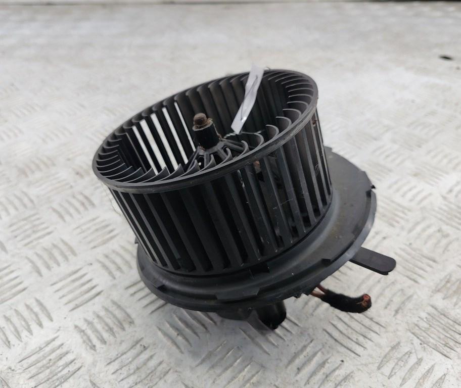 моторчик печки Volkswagen Caddy 2006, 2.0 л., бензин, МКПП, красный, фургон, 1K1819015, 52106331E