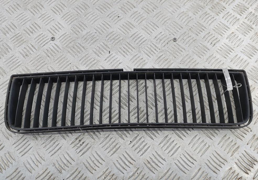заглушка (решетка) в бампер Skoda Octavia mk1 (A4 1U) 2003, 1.8 л., бензин, МКПП, чёрный, универсал, 1U0853677