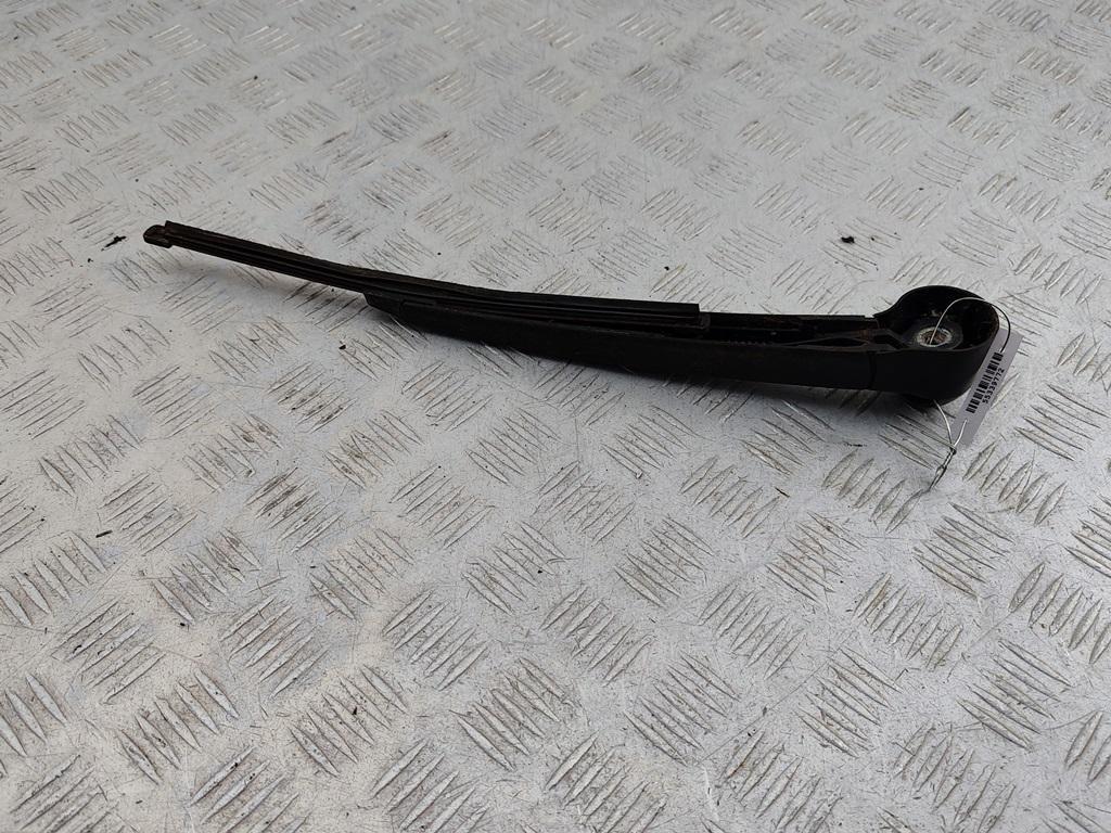 Щеткодержатель (поводок стеклоочистителя) задний Volkswagen Passat B6 2009, 2.0 л., дизель, АКПП, серый, универсал, 5J0955707 - фото №1