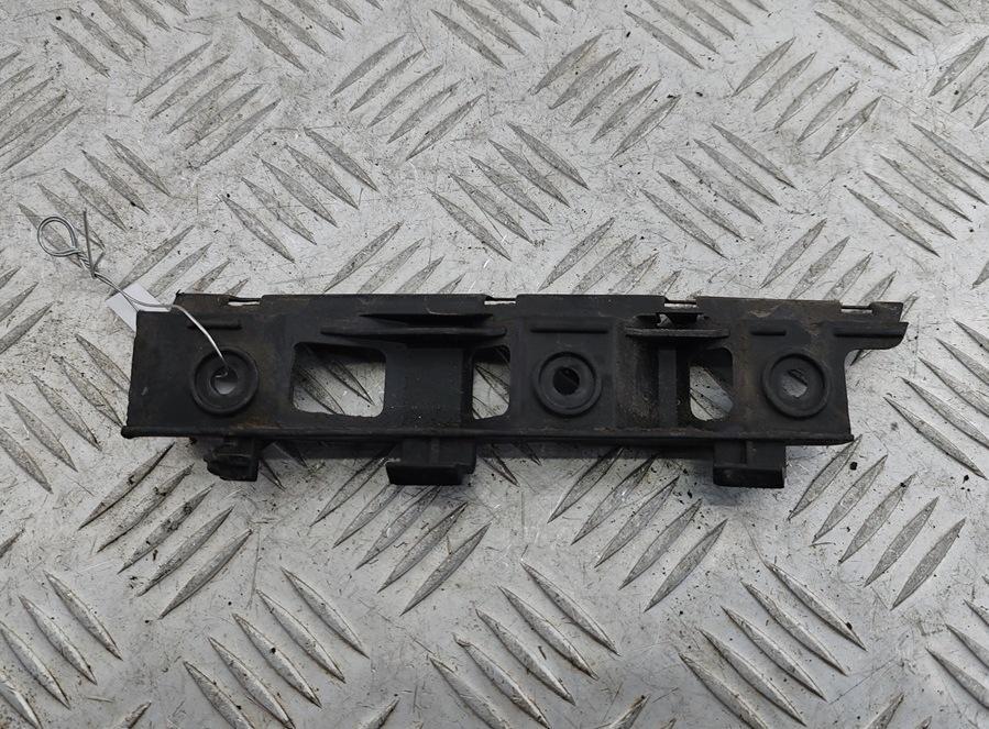 кронштейн переднего бампера Volkswagen Passat B6 2007, 1.8 л., бензин, МКПП, серый, универсал, 3C0807184 - фото №1