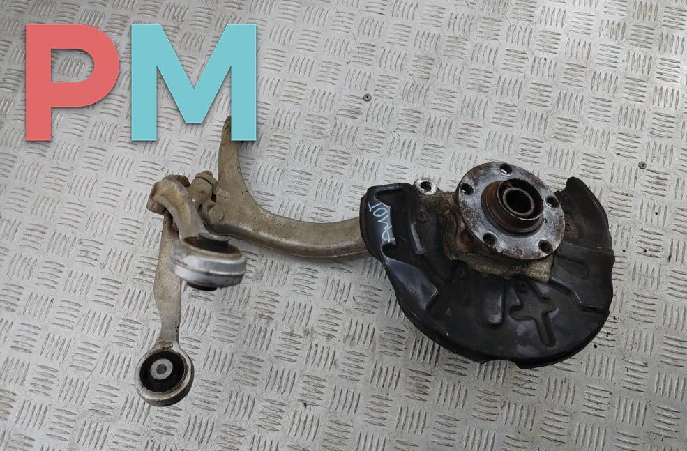 Кулак (корпус ступицы) передний левый Audi A4 B6 2003, 2.5 л., дизель, МКПП, красный, универсал - фото №1
