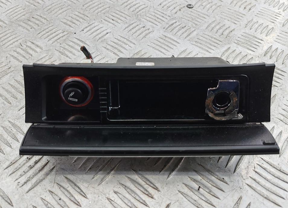 пепельница Volkswagen Passat B6 2007, 1.8 л., бензин, МКПП, серый, универсал, 3C0863284G