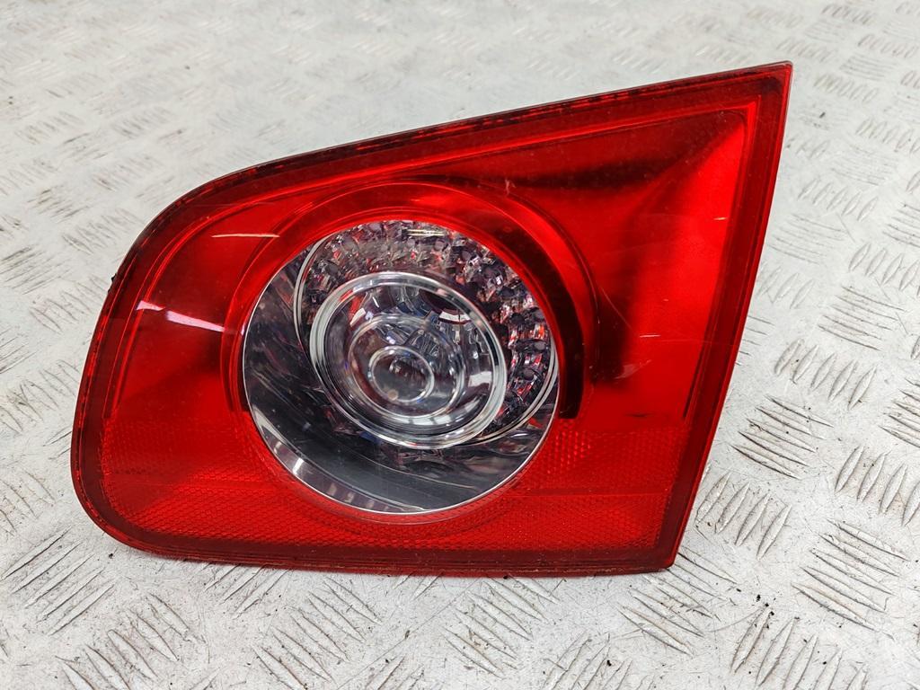фонарь крышки багажника правый Volkswagen Passat B6 2009, 2.0 л., дизель, АКПП, серый, универсал, 3C9945094 - фото №1