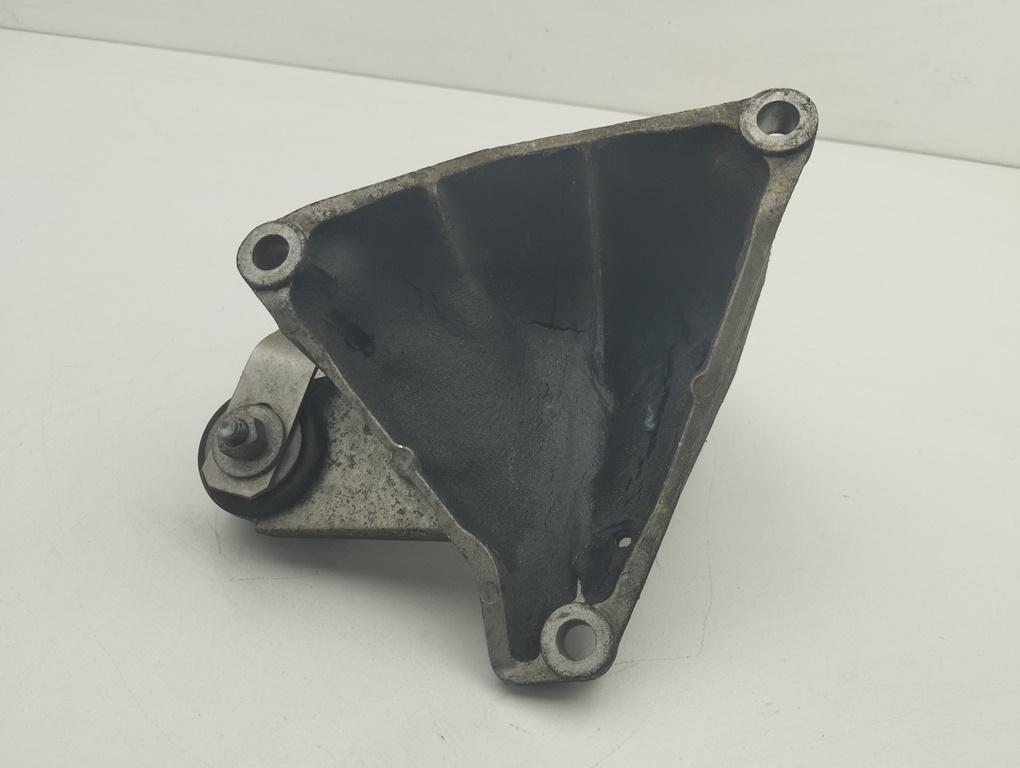 кронштейн КПП Volkswagen Passat B5+ (GP) 2003, 1.6 л., бензин, МКПП, серый, седан, 8D0399114S