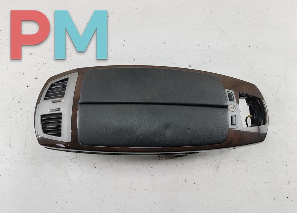 подлокотник BMW 7 серия E65/E66/E67 2003, 4.4 л., бензин, АКПП, зелёный, седан, 7011600 - фото №1