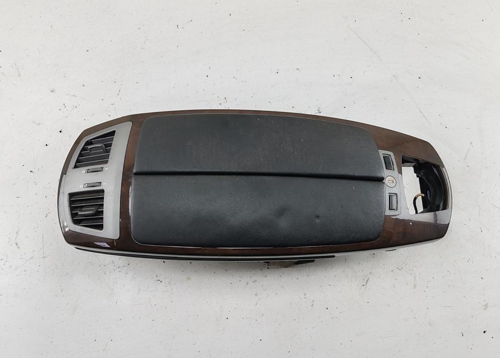 подлокотник BMW 7 E65/E66 2003, 4.4 л., бензин, АКПП, зелёный, седан, 7011600