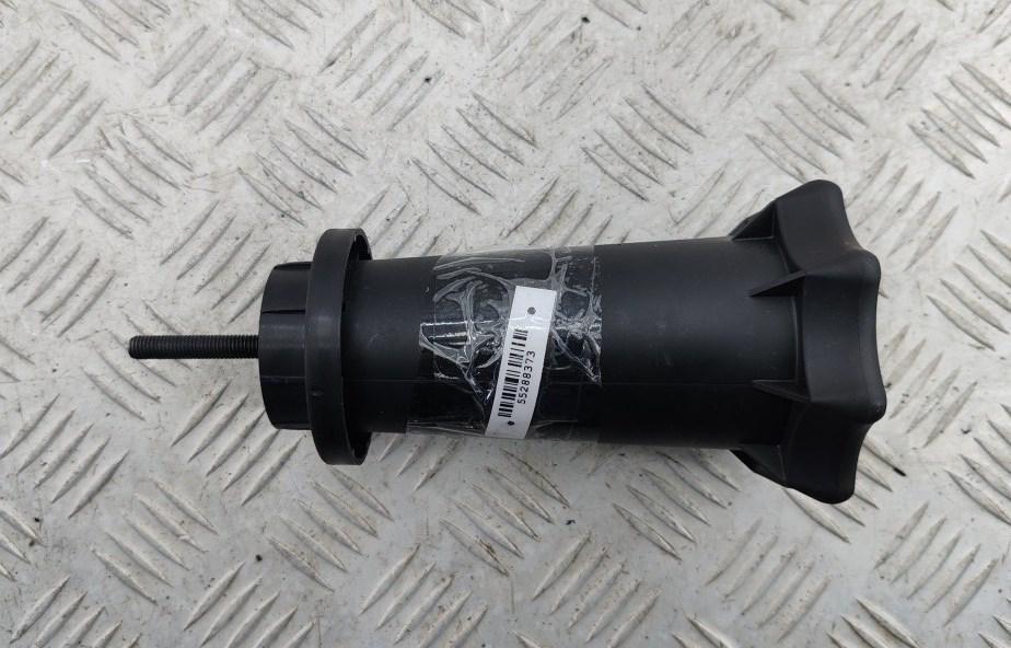крепление запаски Volkswagen Passat B5 1999, 1.8 л., бензин, МКПП, красный, универсал, 3B9803899