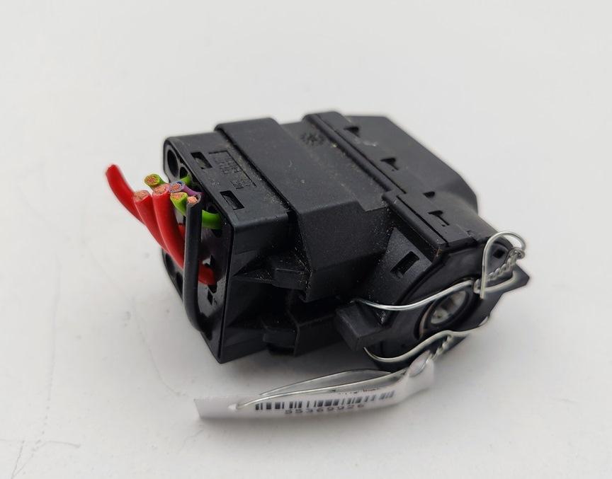 контактная группа BMW 5 E39 1999, 2.5 л., бензин, АКПП, красный, универсал, 8363706