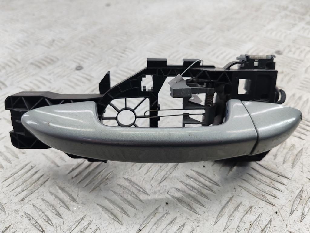 ручка наружная передняя левая Volkswagen Passat B6 2009, 2.0 л., дизель, АКПП, серый, универсал, 3C0837885H - фото №1