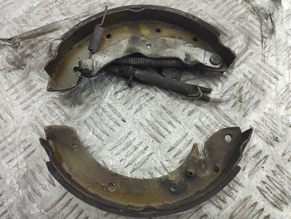 Механизм развода задних тормозных колодок правый BMW 3 E36 1997, 1.6 л., бензин, МКПП, красный, хетчбэк 3 дв.