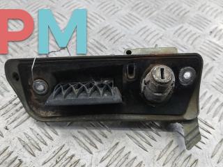 ручка наружная задняя левая Volkswagen Caddy 3 поколение 2006, 2.0 л., бензин, МКПП, красный, фургон