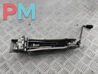 домкрат Volkswagen Bora 1 поколение 2001, 2.0 л., бензин, МКПП, серый, седан, 8L0011031A