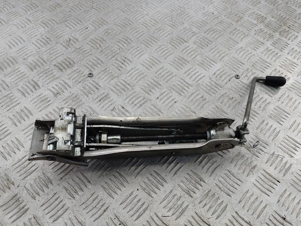 домкрат Volkswagen Bora 2001, 2.0 л., бензин, МКПП, серый, седан, 8L0011031A