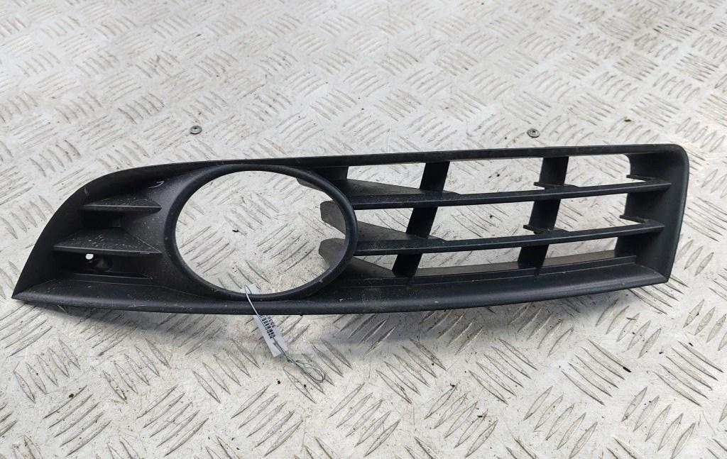 рамка фары противотуманной левой Volkswagen Passat B6 2009, 2.0 л., дизель, АКПП, серый, универсал, 3C0853665A