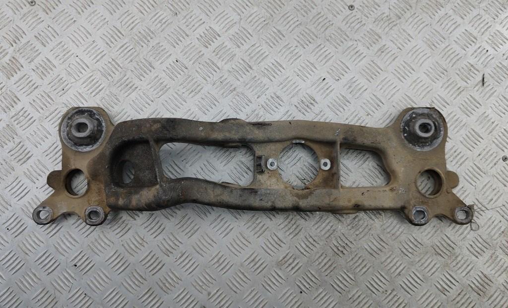 кронштейн КПП Audi A4 B6 2003, 2.5 л., дизель, МКПП, красный, универсал, 8E0399263BA - фото №1