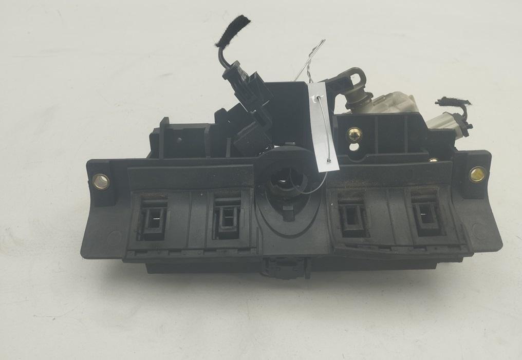 ручка крышки багажника Audi A6 C5 2002, красный, универсал, 8D9827565H