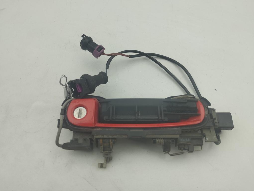 ручка наружная передняя левая Audi A4 B5 1999, 1.8 л., бензин, МКПП, красный, универсал