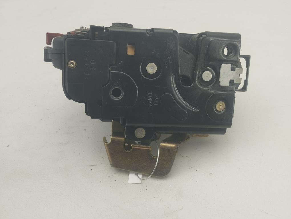 замок двери задней левой Audi A4 B6 2001, 2.0 л., бензин, АКПП, серый, седан, 4B0839015D