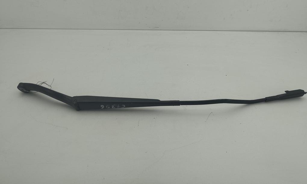 Щеткодержатель (поводок стеклоочистителя) передний Peugeot 307 2004, 2.0 л., бензин, МКПП, серый, кабриолет, 9642798680